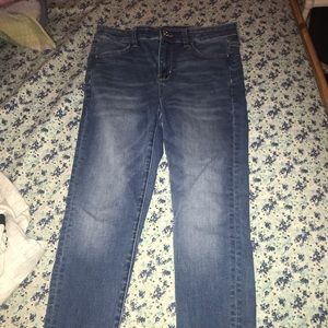HI-RISE LIGHT WASH AMERICAN EAGLE JEGGINGS